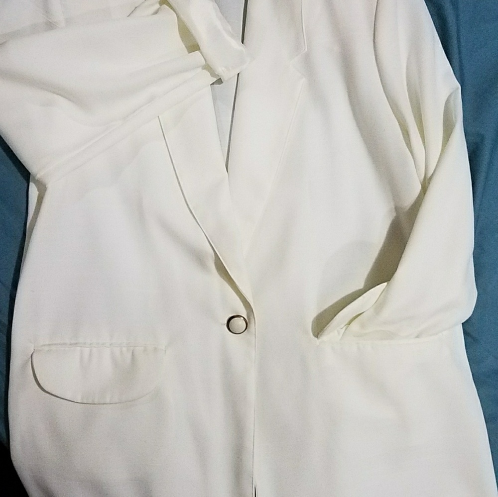 Resale Sale Liz Baker Essentials White Blazer